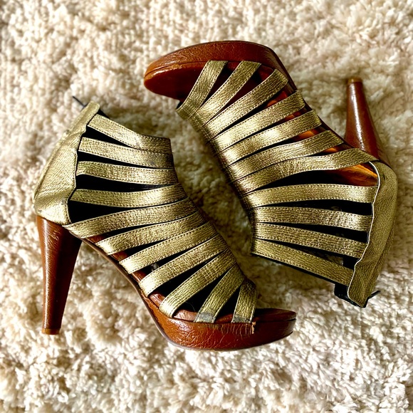 ALDO Gold Heels with Zipper - Picture 1 of 9
